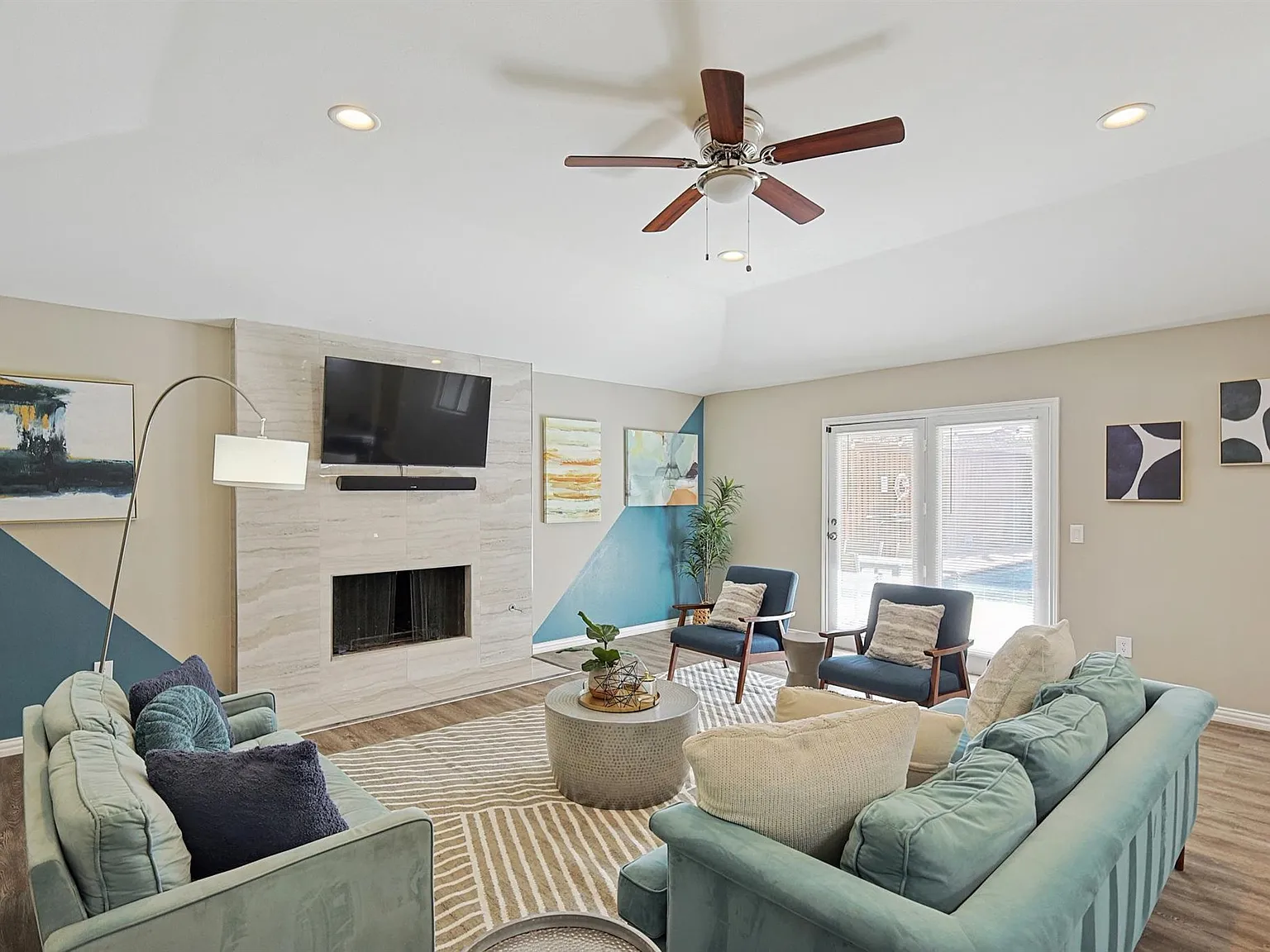 812 Green Brook Dr — Photo 3