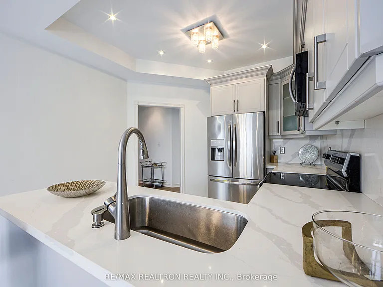 269 Treasure Rd E #UPPER — Photo 16