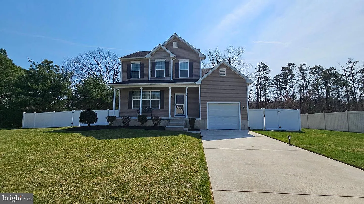 114 Lauren Ct photo 1