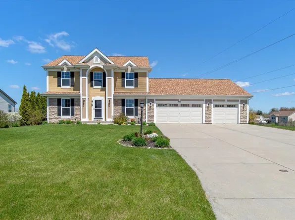 3187 Sherman Parc CIRCLE, Jackson, WI 53037