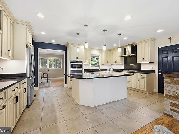 3rd image of 319 Wye Rd