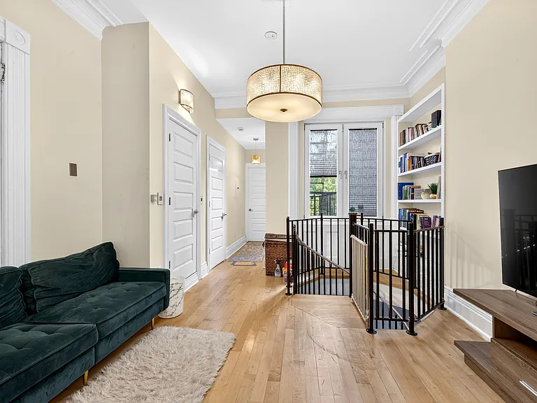 13 Bentley Ave #2 — Photo 15