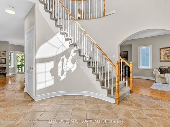 4th image of 136 Shaughnessy Cres