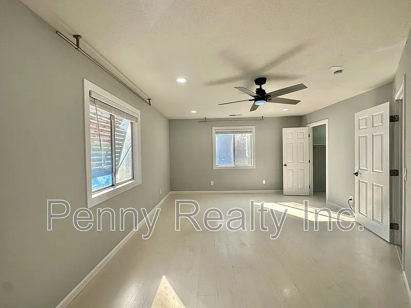 3 bed, 2.5 bath, 1191 sqft, $3,295 — Photo 4
