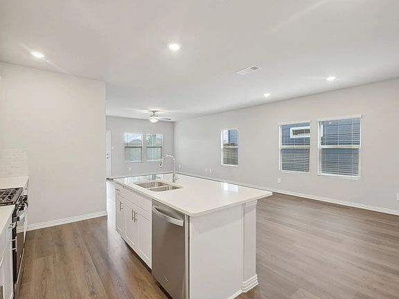 3rd image of 802 Lullaby Lane Lowry Xing