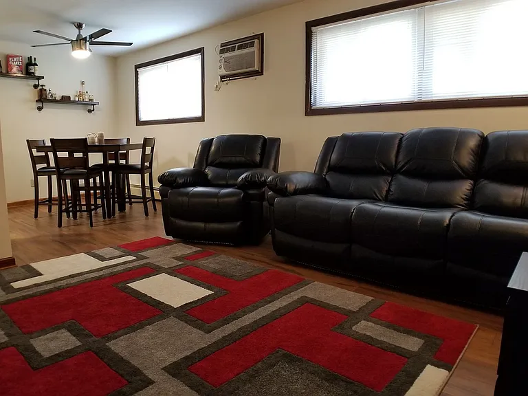 Embassy Square Apartments — Photo 43