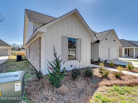 4th image of 627 Cobalt Way