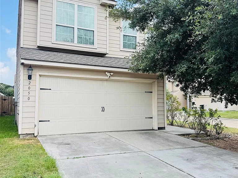 2050 Wilde Elm Dr — Photo 1