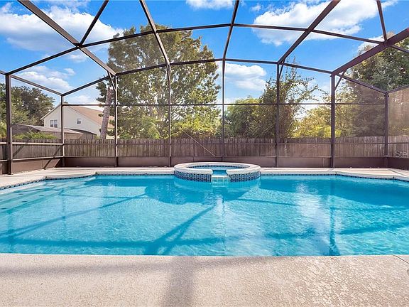 4th image of 2428 Huron Cir