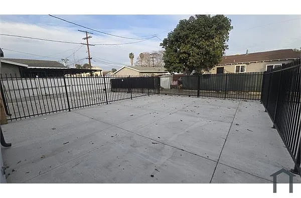 Building Photo - 10422 Graham Ave #1-2