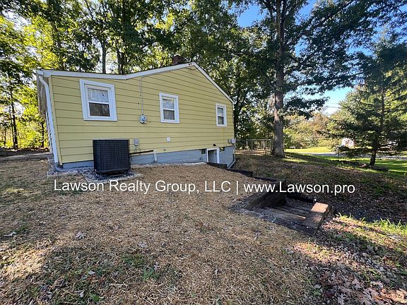 3rd image of 110 W Cleo Ln