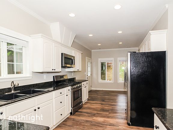 5th image of 3000 Parkington Pl SE