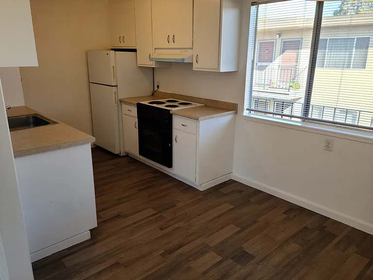 1820 Santa Clara Ave #403 — Photo 6