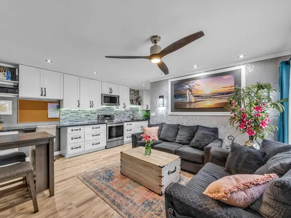 160 Keonekai Rd APT 13-102, Kihei, HI 96753