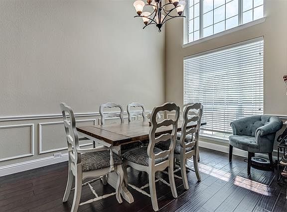 5th image of 2401 Valley Glen Dr