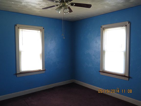 4th image of 352 Wood St