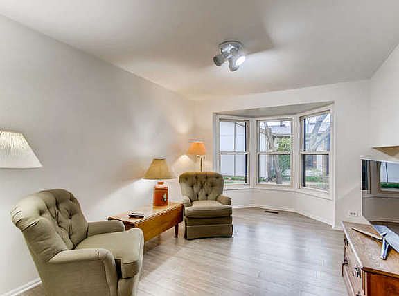 5th image of 1006 Wheaton Oaks Dr