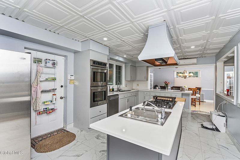 3rd image of 28 Tudor Road