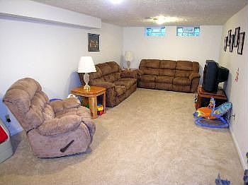 5th image of 167 Crestwood Dr