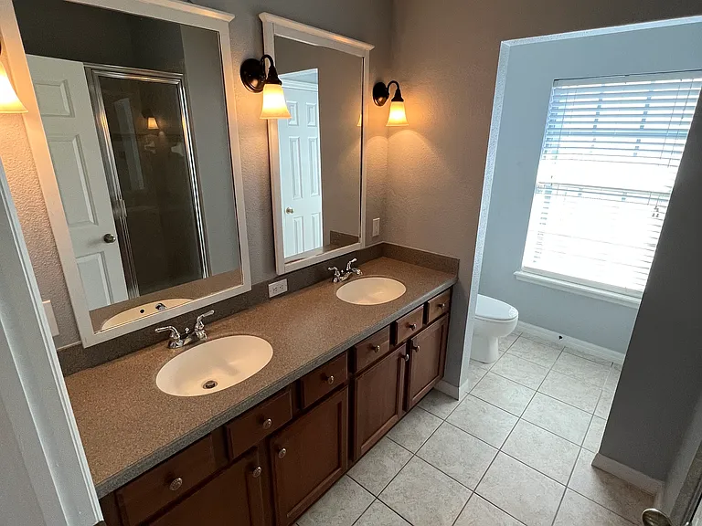 8353 Shallow Creek Ct — Photo 10