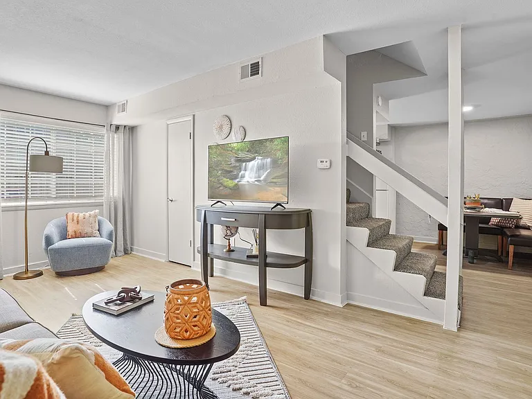 Regency Point Luxury Apartments — Photo 46