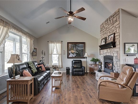 4th image of 263 S Oakwood Trl