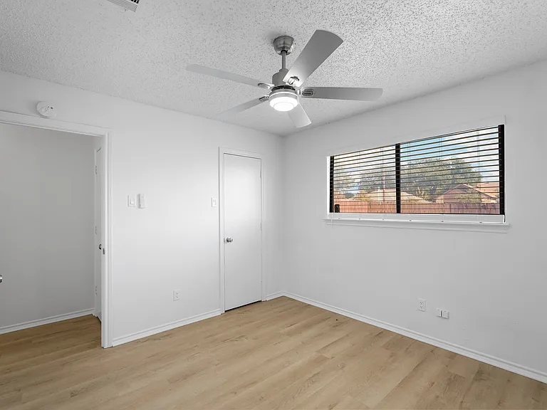 4033 Saint Christopher Ln — Photo 12