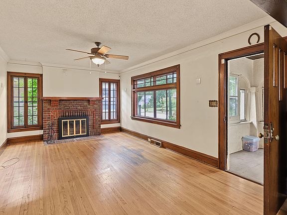 3rd image of 3023 32nd Ave S