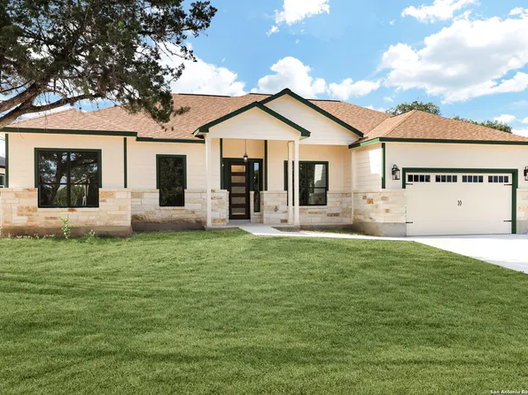 265 Creekwood Dr, Bandera, TX 78003