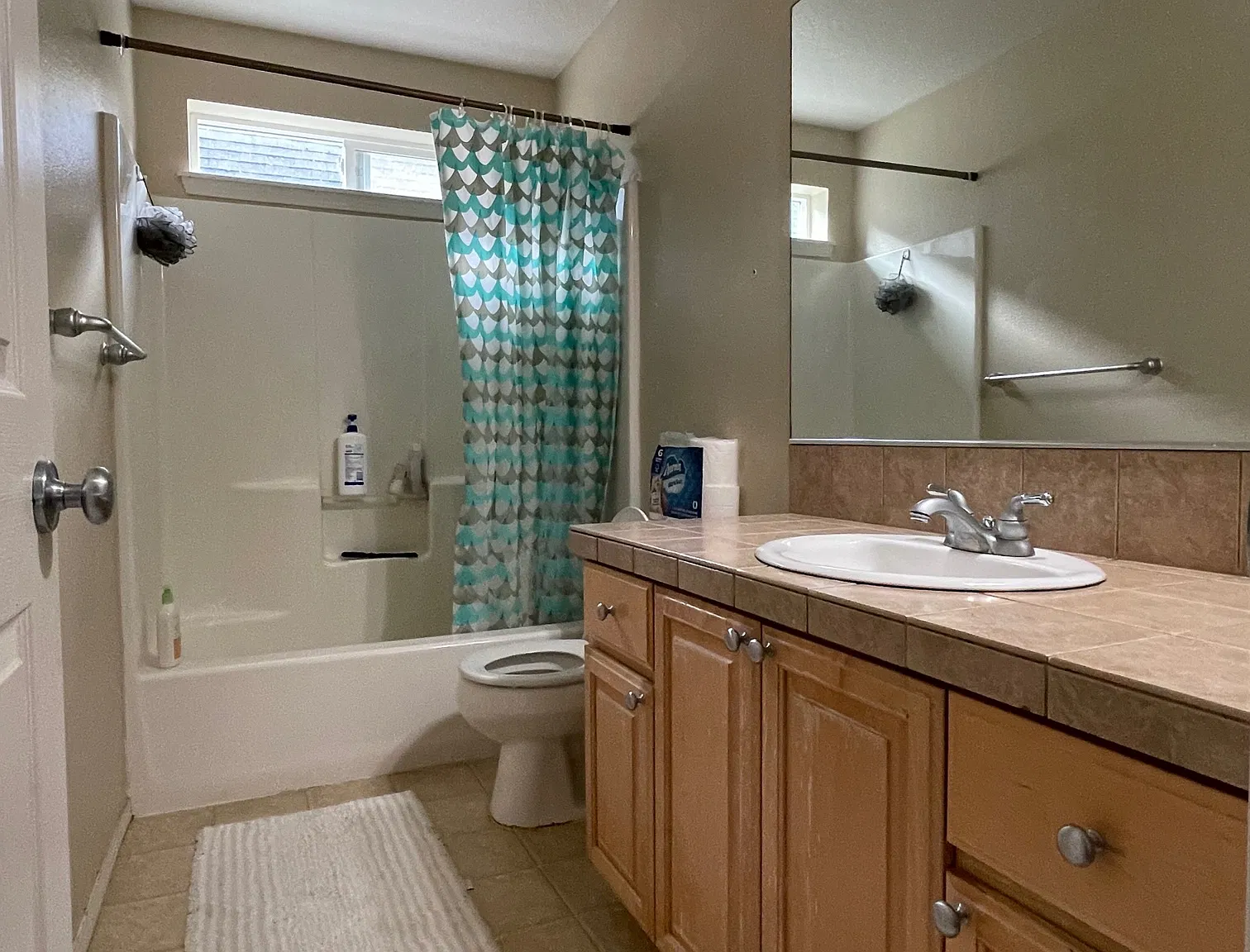 3 bed, 2.5 bath, 1717 sqft, $2,595 — Photo 2