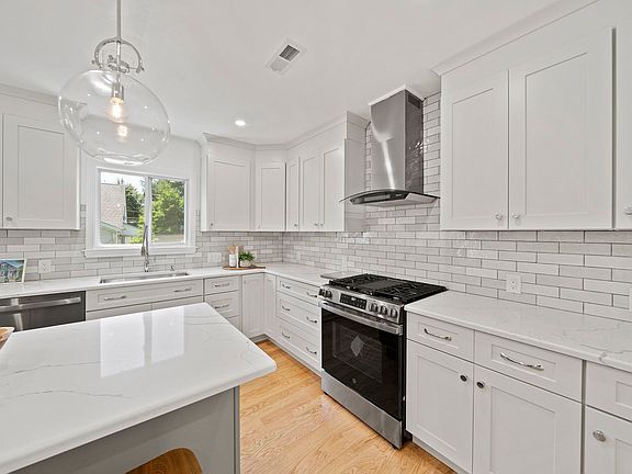 5th image of 100 Keith St