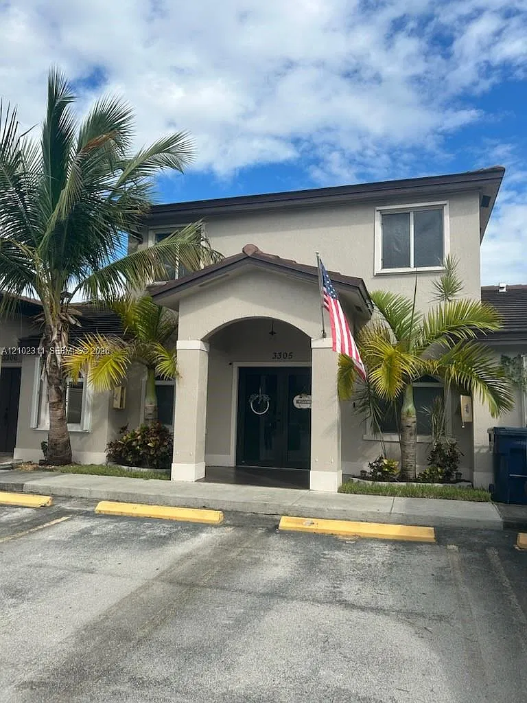 Ibis Villa At Miami Garde — Photo 1