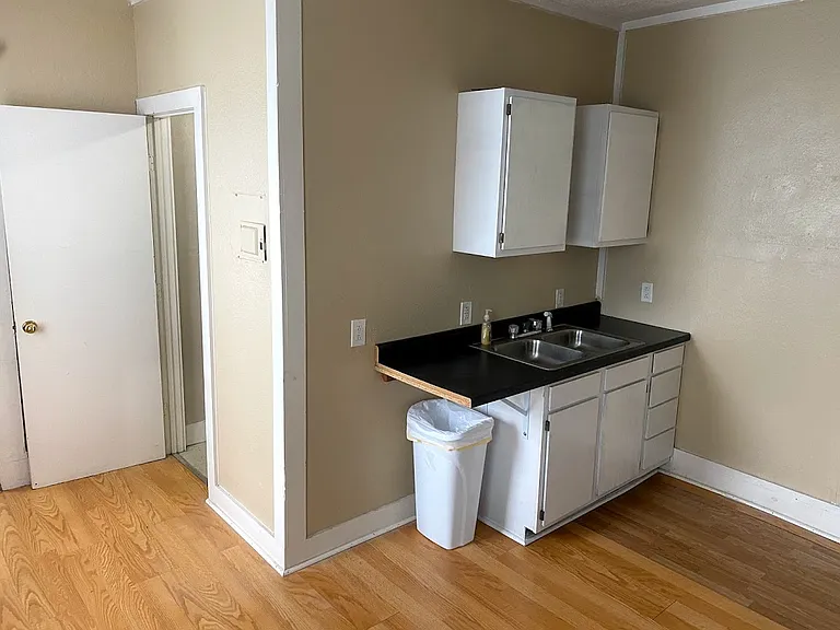 2333 W Clifton Ave #B2 — Photo 7