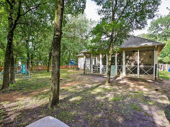 3rd image of 8152 Shady Brook Ln