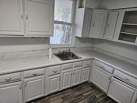 5th image of 553 S Main St
