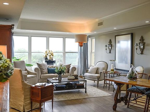 4th image of 1301 N Tamiami Trl APT 404