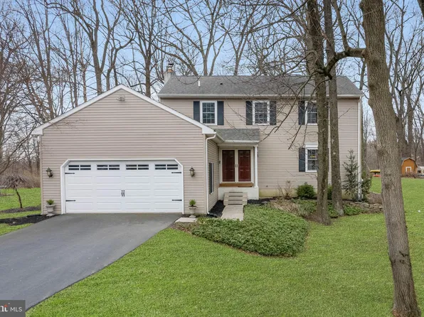 110 Wynnewood Dr, Coatesville, PA 19320