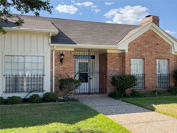 2nd image of 816 Lee Hollow Dr