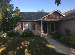 2709 Fenwick Rd, Lawrence, KS 66046