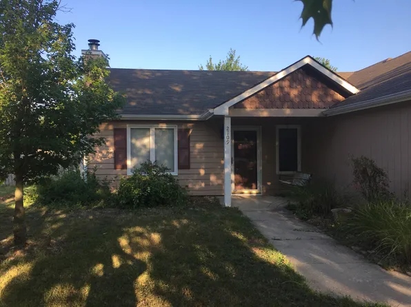2709 Fenwick Rd, Lawrence, KS 66046