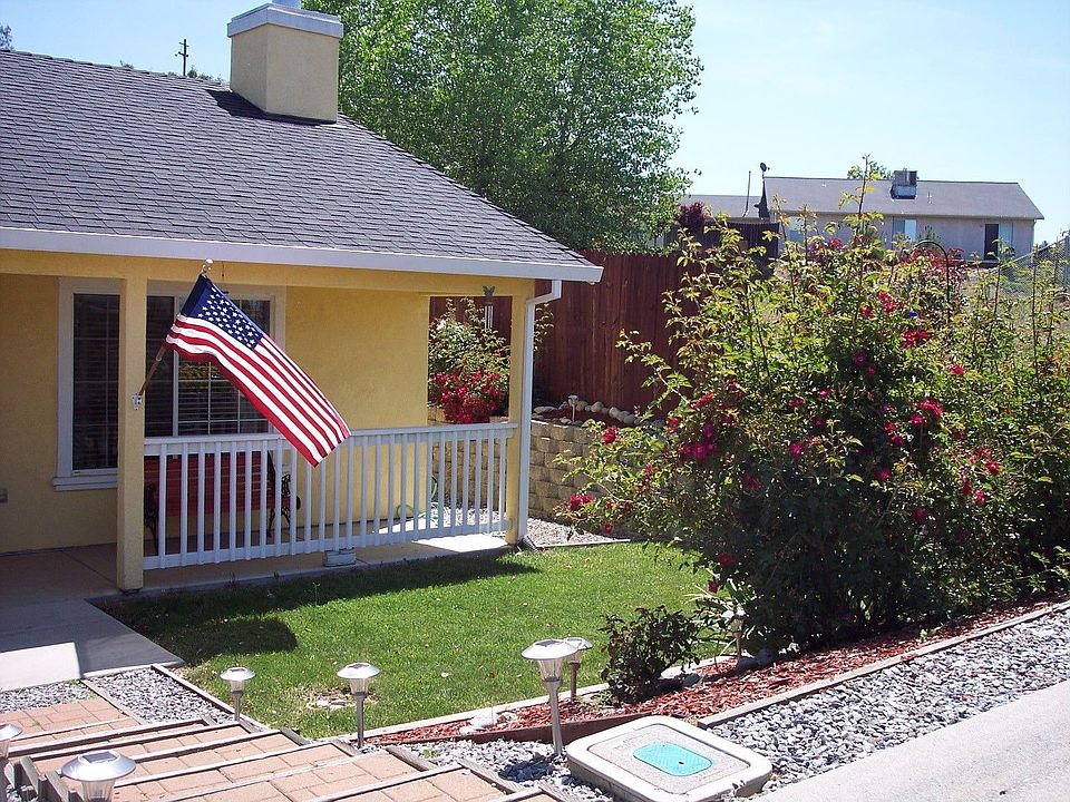 Beautiful 3 bd/2 bth custom home