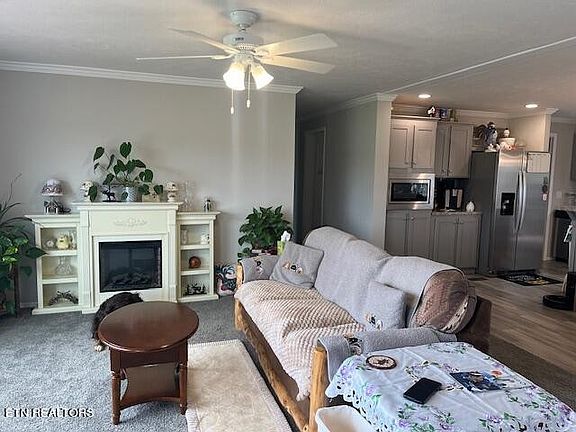 3rd image of 210 Schertz Ln