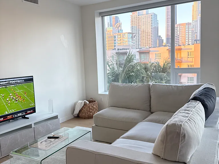 1050 S Grand Ave #810 — Photo 6