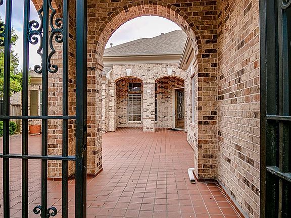 2nd image of 11614 Legend Manor Dr