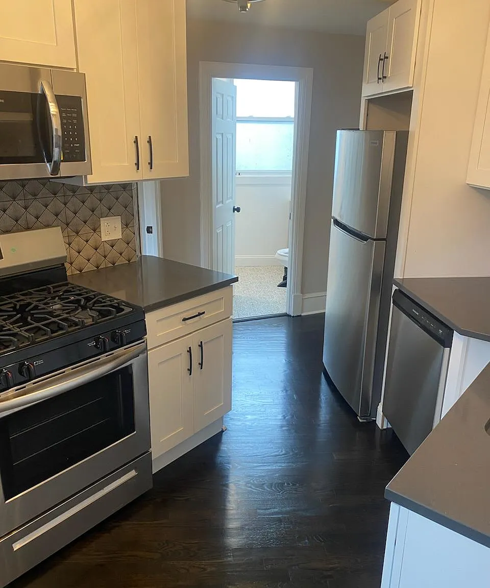 2 bed, 1100 sqft, $2,200 — Photo 1
