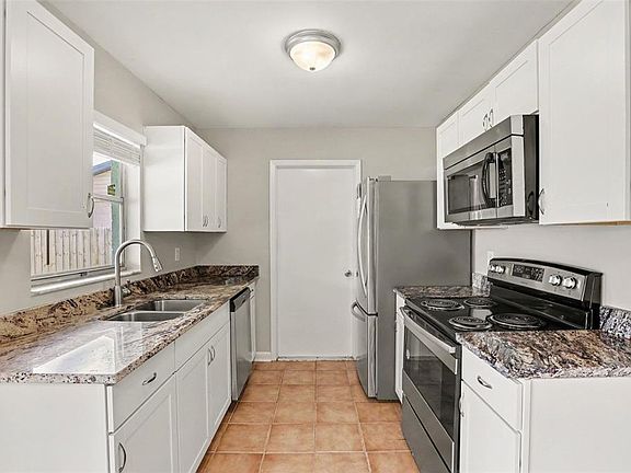 3rd image of 1019 AXLEWOOD CIRCLE