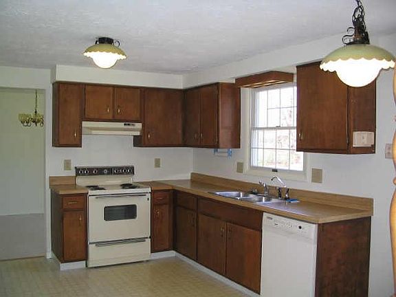 2nd image of 9325 N Thornwood Dr