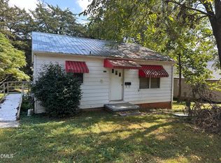 111 S 7th Ave, Siler City, NC 27344