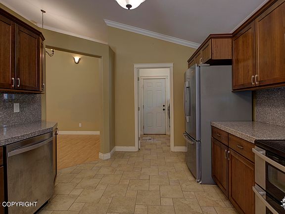 5th image of 1620 Creekside Dr