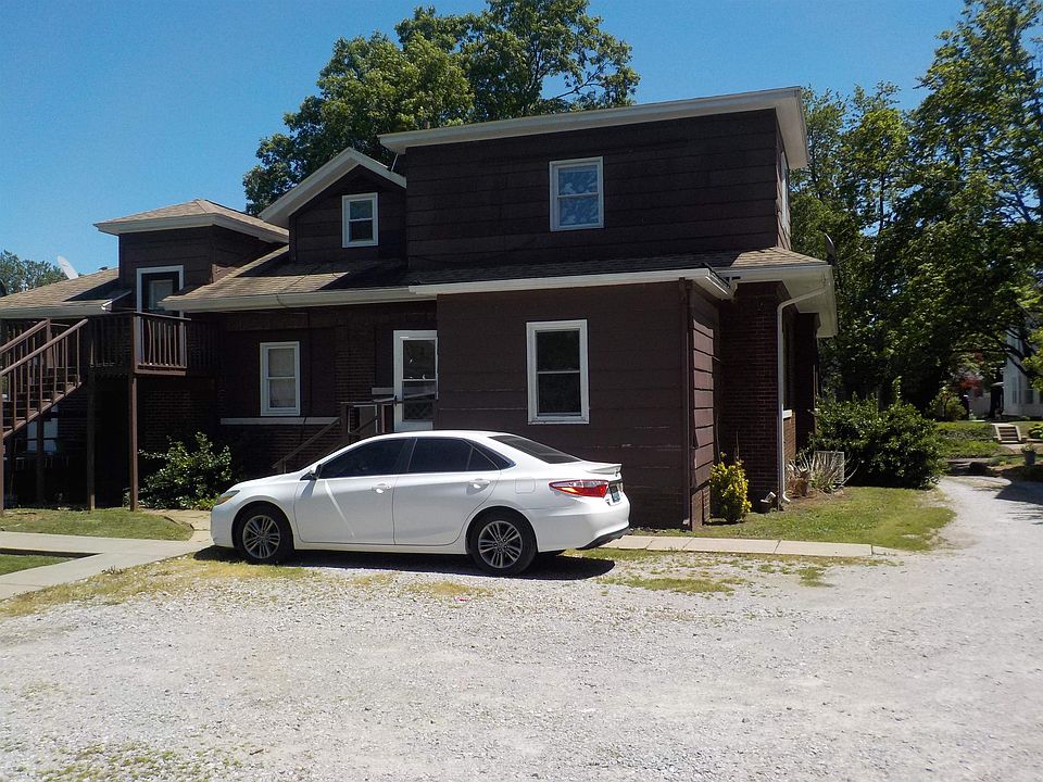 2nd image of 107 S Alves St